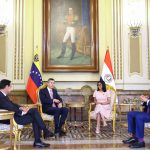 foto-presidenta-delcy-rodriguez-junto-al-mandatario-paraguayo-santiago-pena-123102