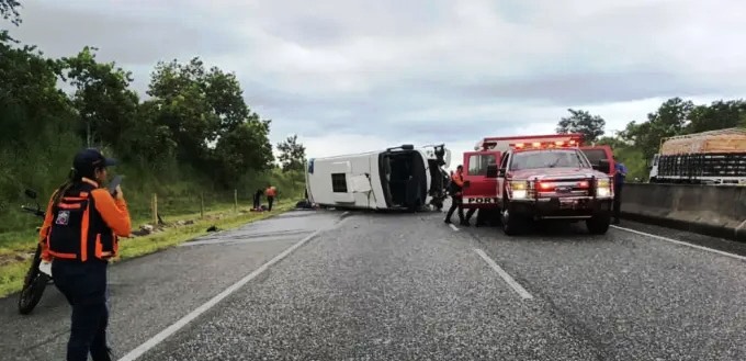 vuelco-de-autobus