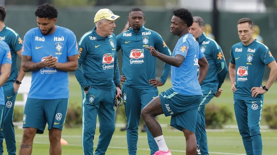 ancelotti-junto-a-vinicius-jr-71130