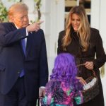 donald-y-melania-trump-celebran-halloween-en-una-casa-blanca-engalanada-con-calabazas-71181